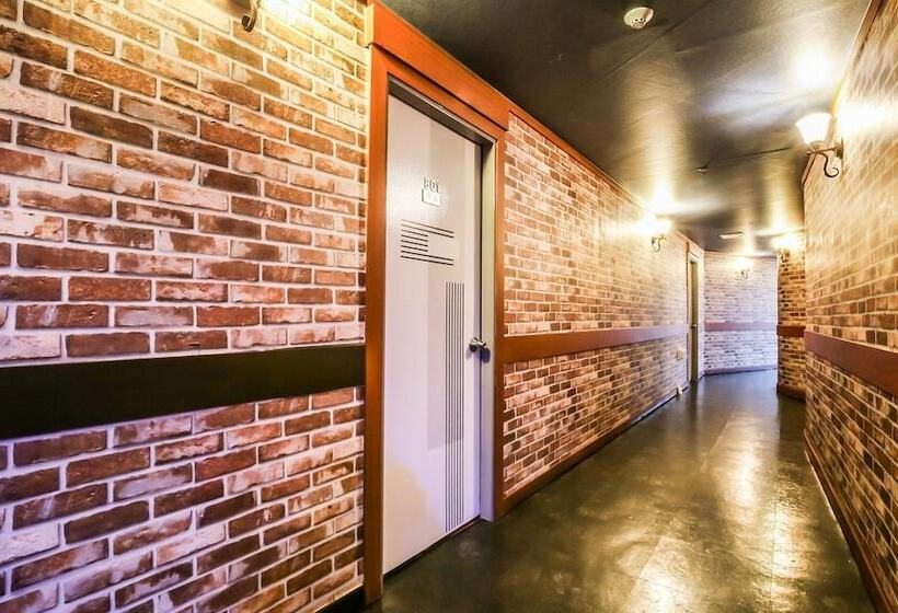 فندق على الطريق Dangjin J