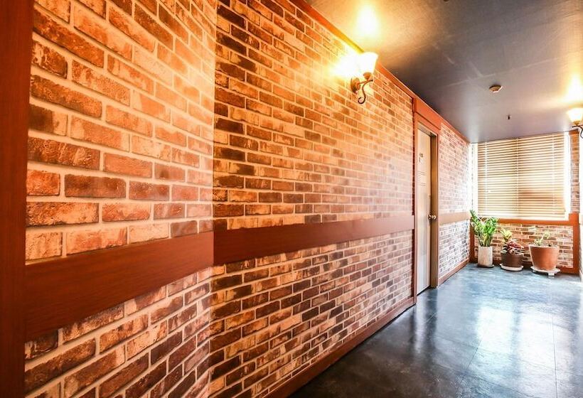 فندق على الطريق Dangjin J