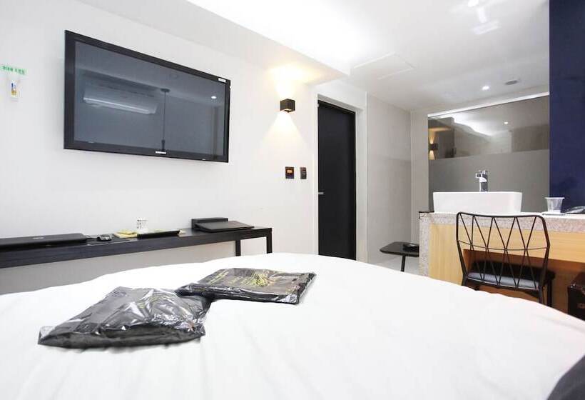 Motell Indeokwon Brownstone