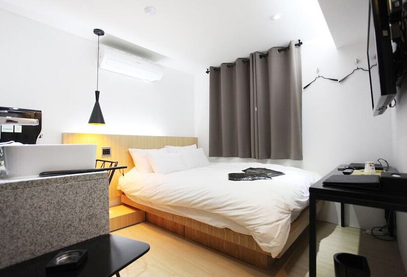 Motell Indeokwon Brownstone