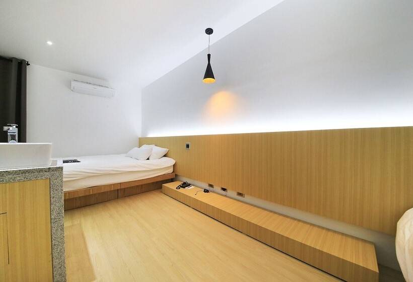 Motell Indeokwon Brownstone