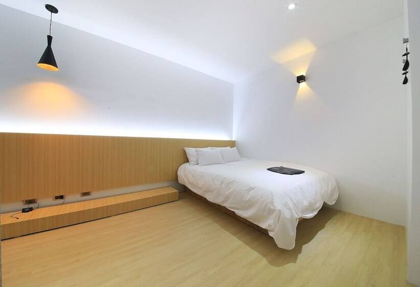 Motell Indeokwon Brownstone