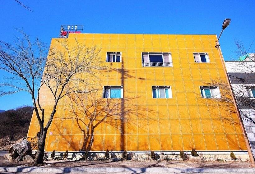 Motel Mungyeong Myeongpum Hotel Geonilla