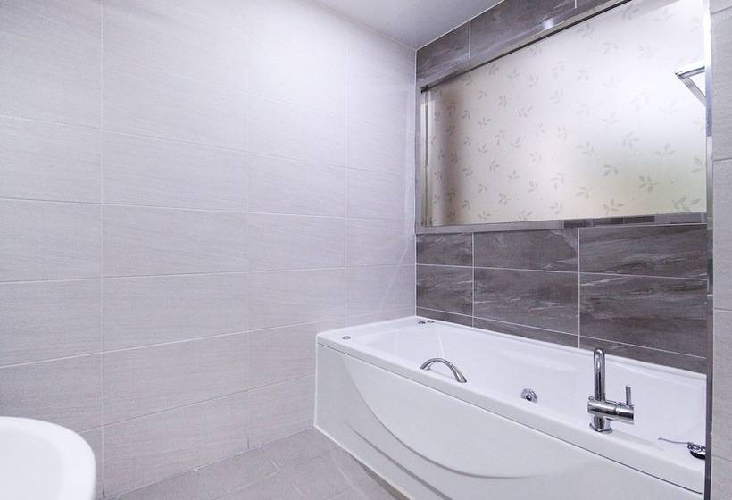 Motel Mungyeong Myeongpum Hotel Geonilla