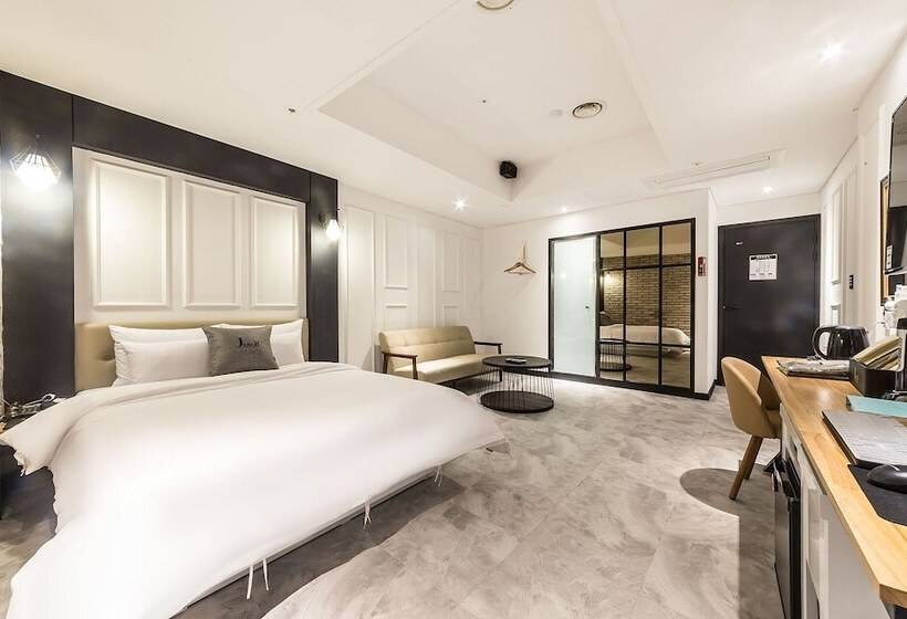 Motel Suwon Johnny B