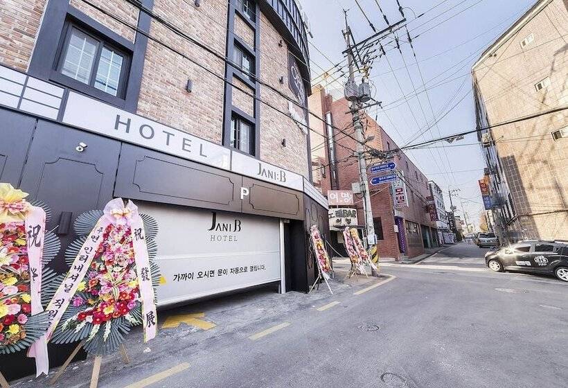 Motel Suwon Johnny B