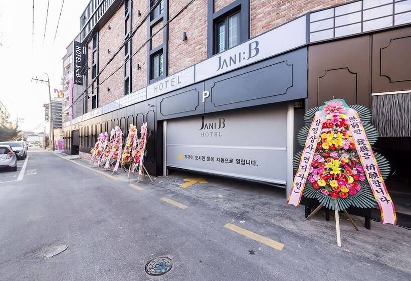 Motel Suwon Johnny B