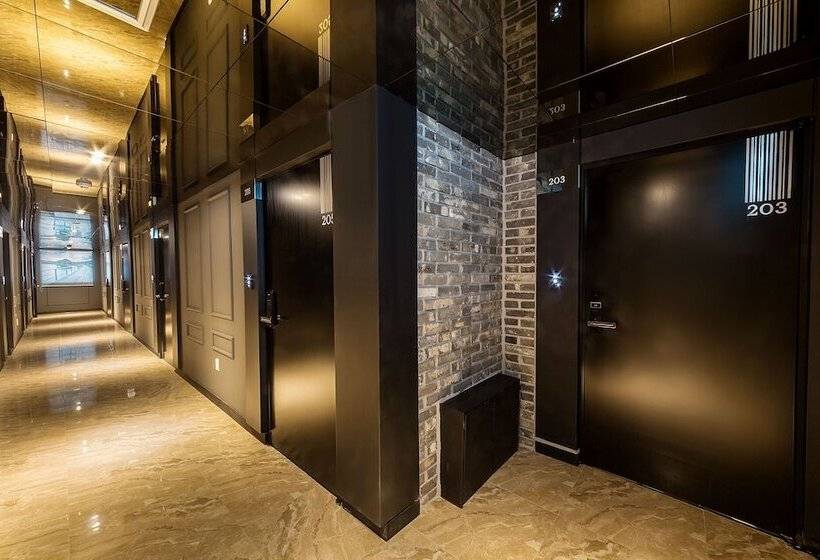 Motel Suwon Johnny B