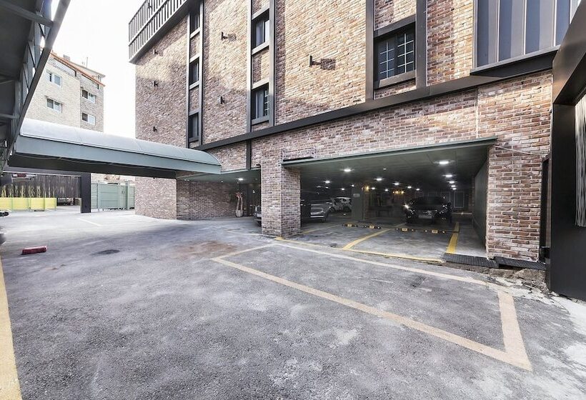 Motel Suwon Johnny B