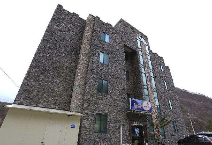 Мотель Yeongwol Gimsatgat