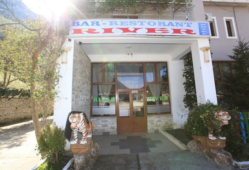 ペンション The River