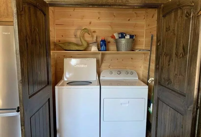Standing Bear Studio Cabin With Hot Tub On The Deck By Redawning