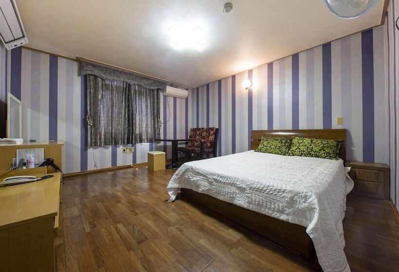 Taean Shinjindo Beach Condo Motel