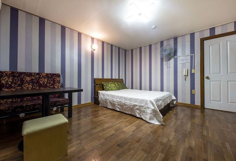 Taean Shinjindo Beach Condo Motel