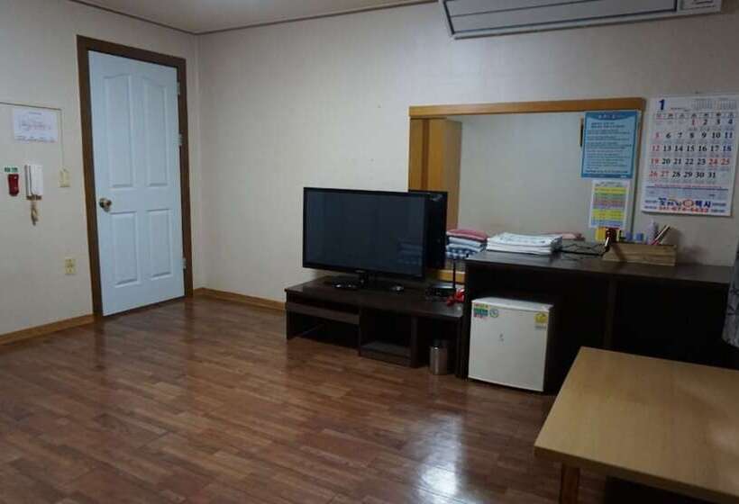 Taean Shinjindo Beach Condo Motel