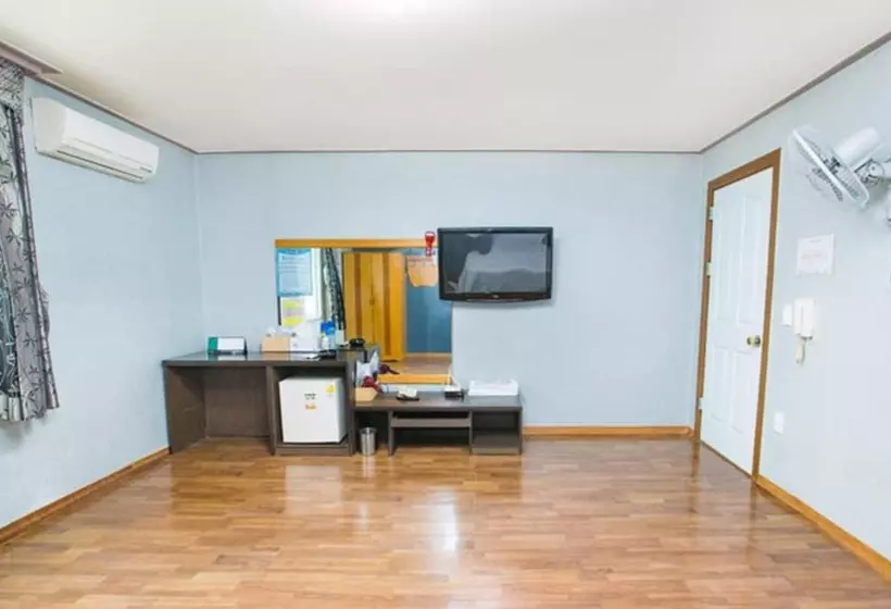 Taean Shinjindo Beach Condo Motel