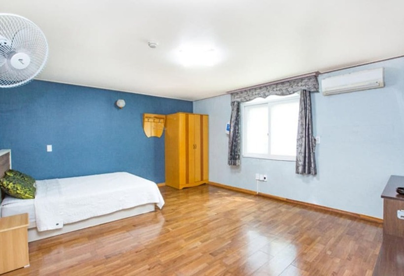 Taean Shinjindo Beach Condo Motel