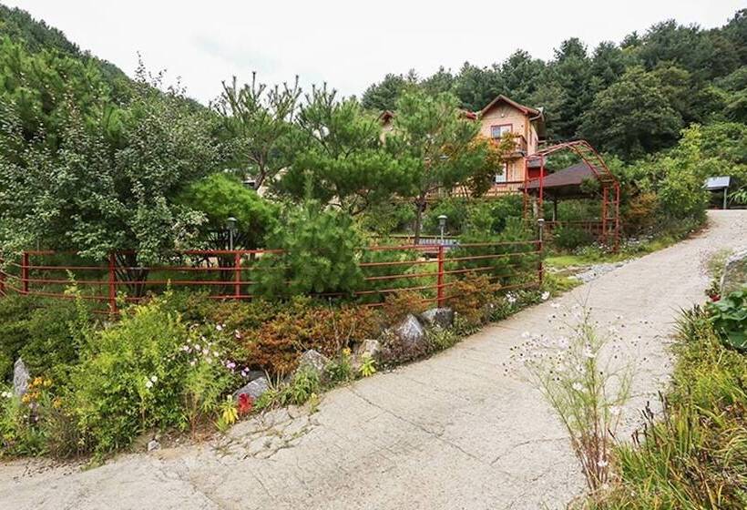 Yangpyeong Solbitgil Pension