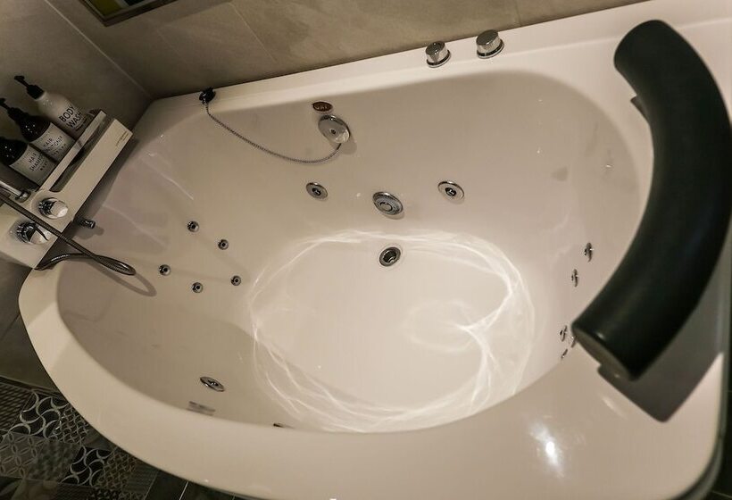 Yesan Orange Tomato Self Checkin Motel