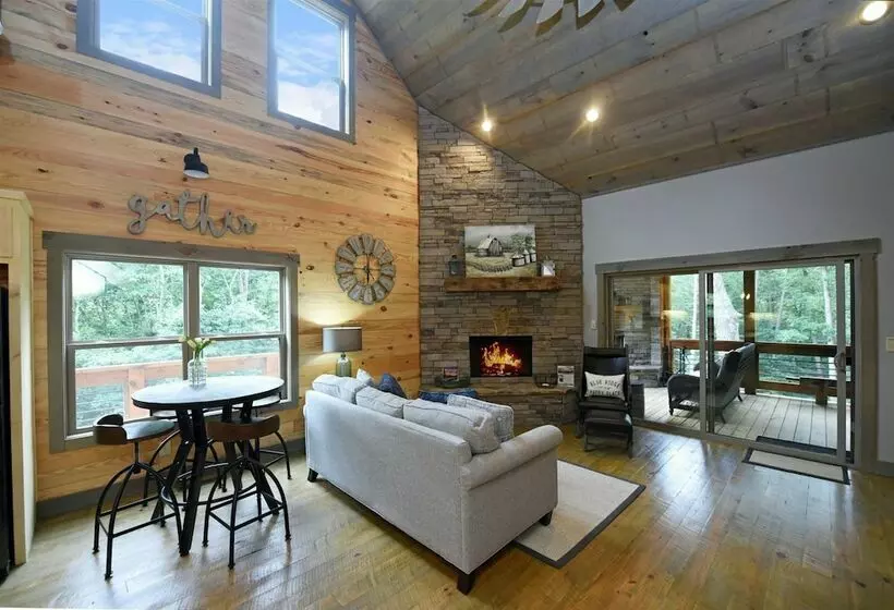 Chic On The Creek  Blue Ridge