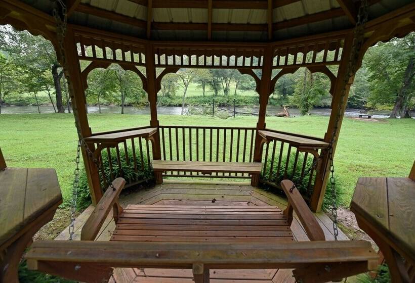 Chic On The Creek  Blue Ridge