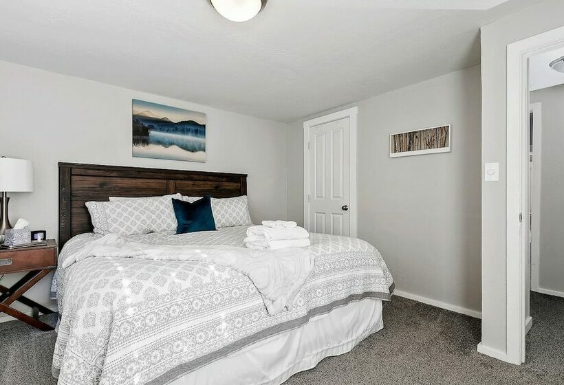 Cottage Chic Home Near Downtown Boise