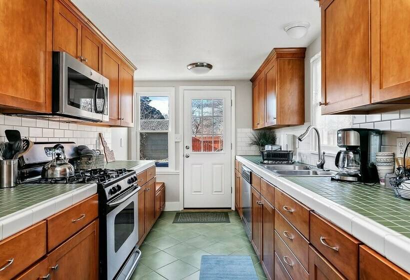 Cottage Chic Home Near Downtown Boise