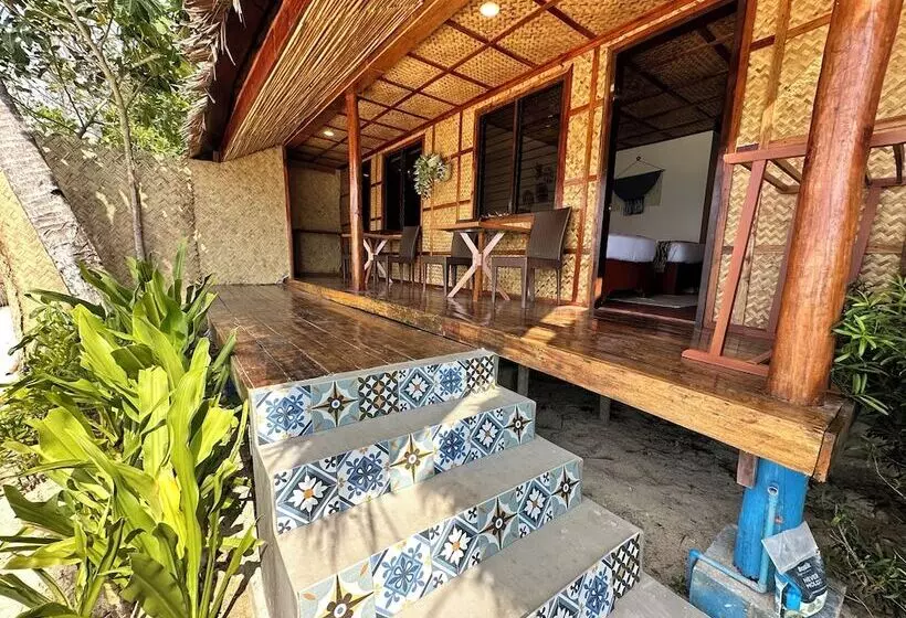 هتل Beach Huts El Nido