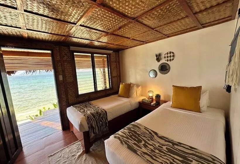 هتل Beach Huts El Nido