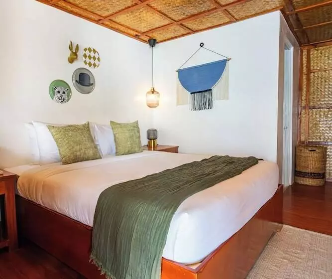 هتل Beach Huts El Nido