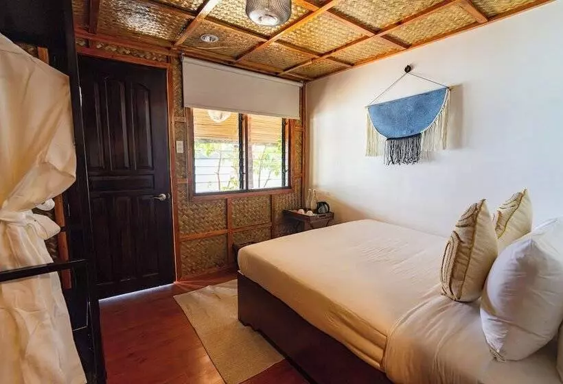 هتل Beach Huts El Nido
