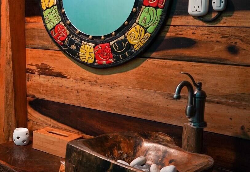 هتل Cofradia Del Pirata