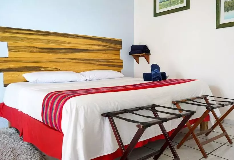 Hotelli Cofradia Del Pirata