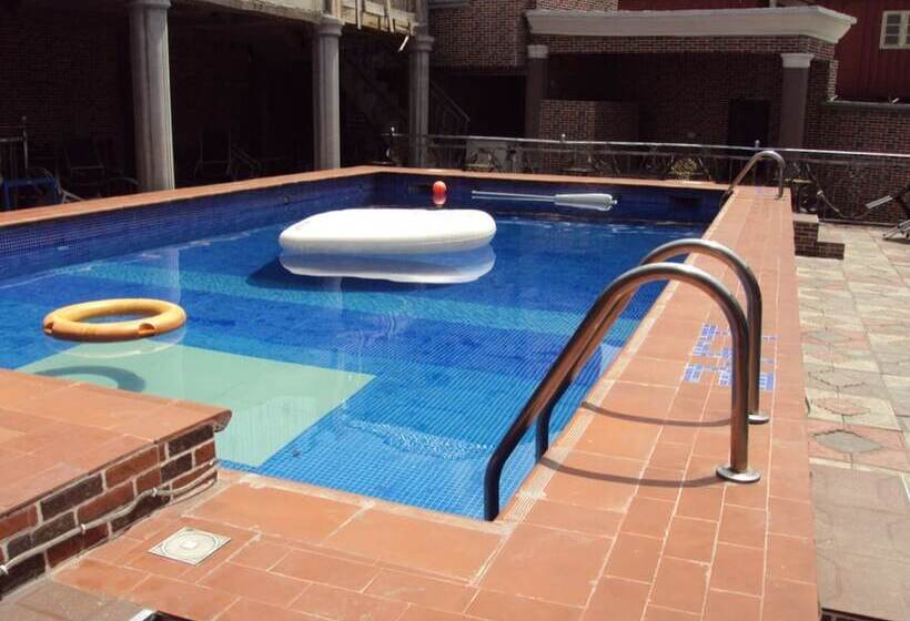 هتل Elite Poolbar & Lodge