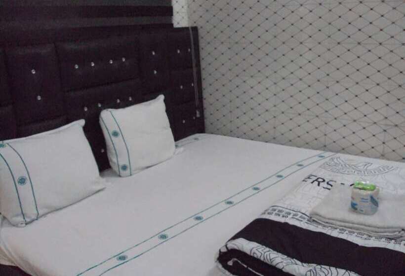 هتل Elite Poolbar & Lodge