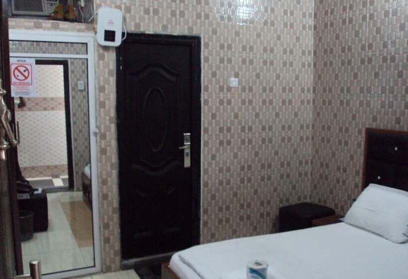 هتل Elite Poolbar & Lodge