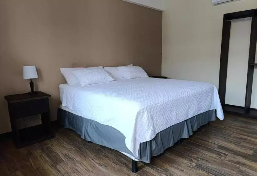 هتل Hacienda Del Pedregal