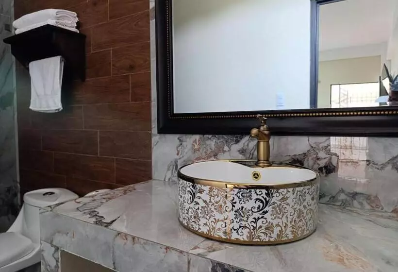 هتل Hacienda Del Pedregal