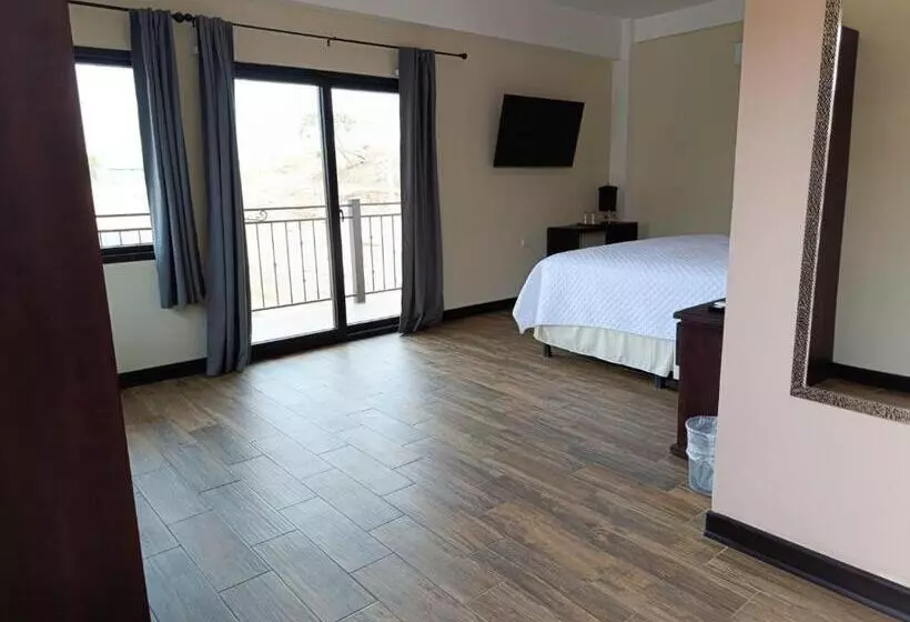 هتل Hacienda Del Pedregal