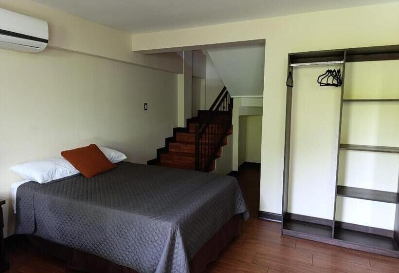 هتل Hacienda Del Pedregal