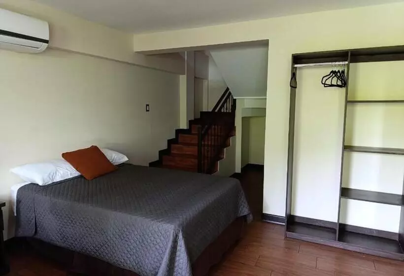 هتل Hacienda Del Pedregal