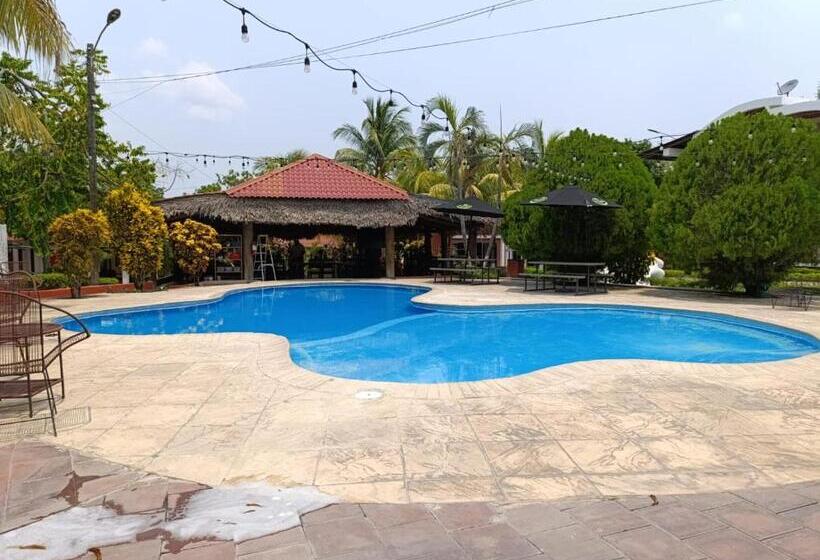 هتل Hacienda Del Pedregal