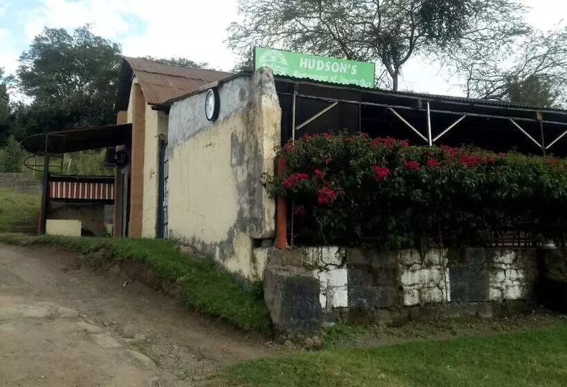 هتل Hudson S Sports Bar And Restaurant