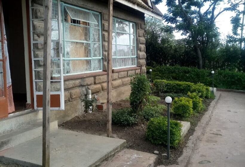 هتل Hudson S Sports Bar And Restaurant