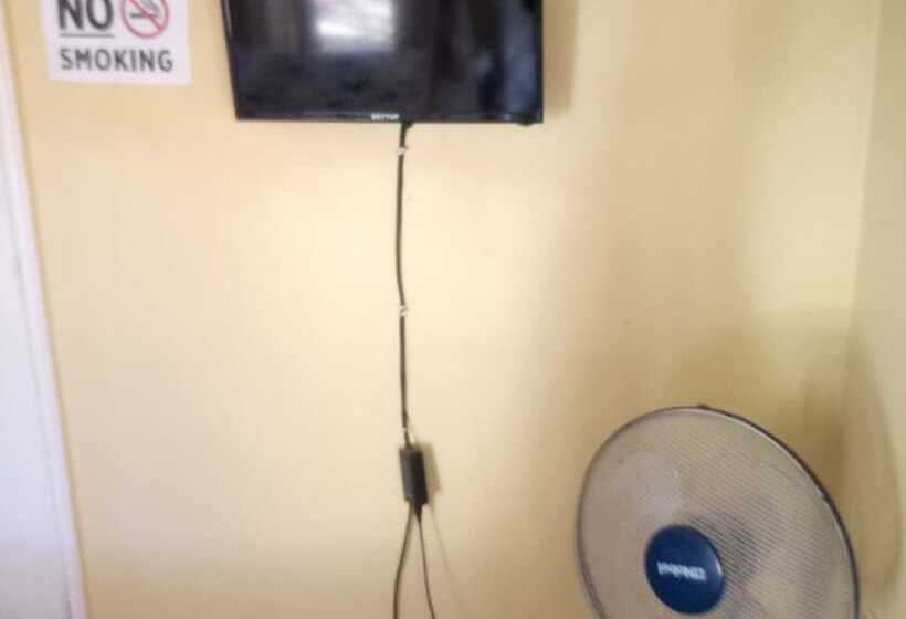 هتل Hudson S Sports Bar And Restaurant