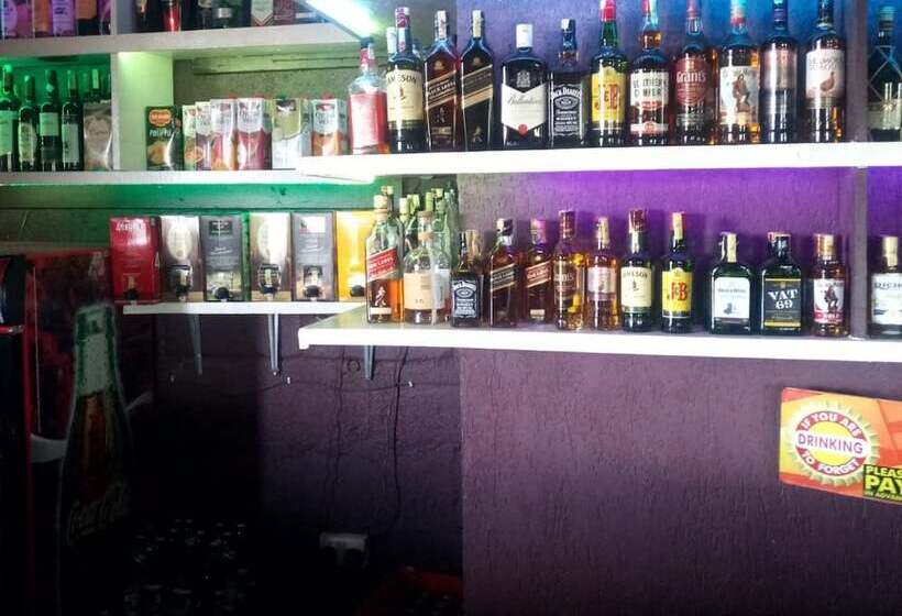 هتل Hudson S Sports Bar And Restaurant