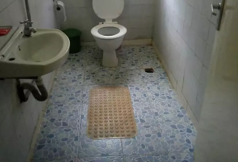 هتل Hudson S Sports Bar And Restaurant