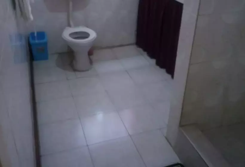 هتل Hudson S Sports Bar And Restaurant