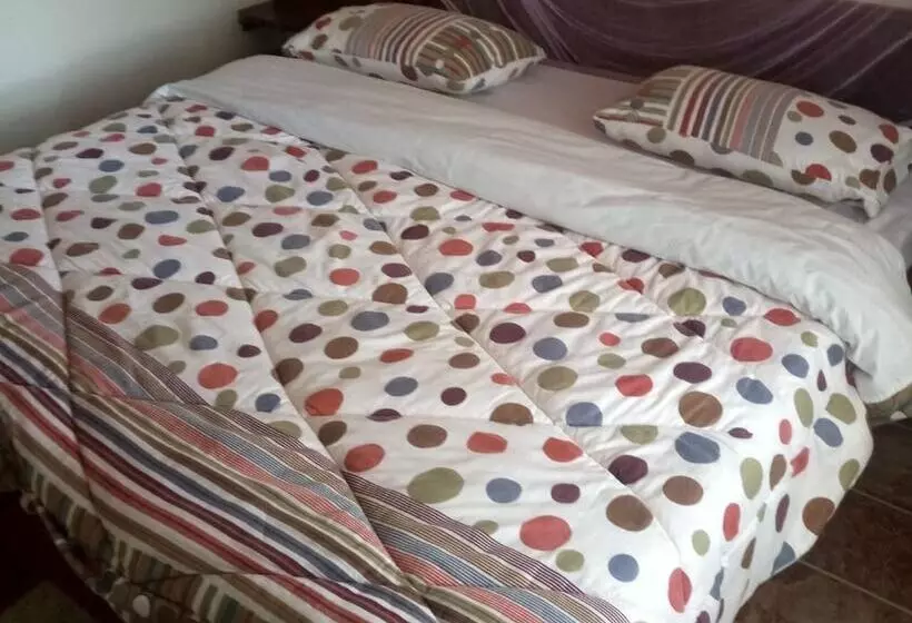 هتل Hudson S Sports Bar And Restaurant