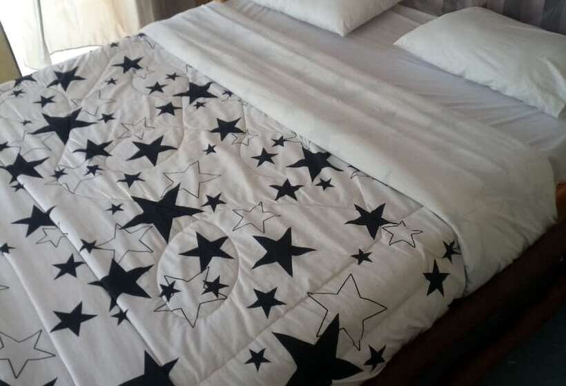 هتل Hudson S Sports Bar And Restaurant